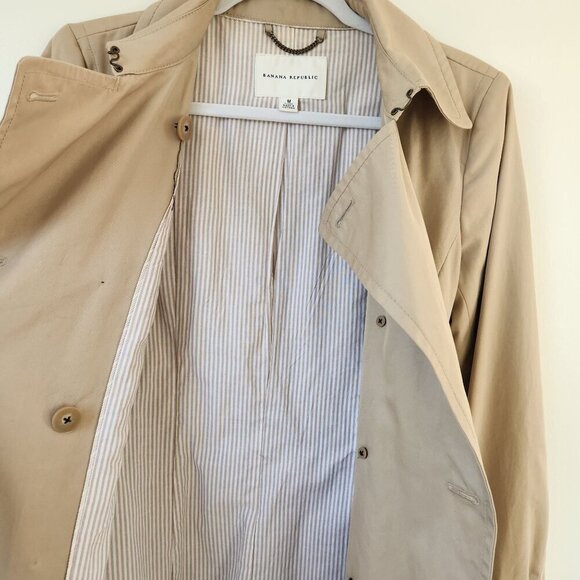 Banana Republic Classic Trench Coat in Medium - Picture 10 of 12